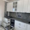 Кухня в бело-сером цвете с крашеными матовыми фасадами Кухня в бело-сером цвете с крашеными матовыми фасадами