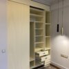 Шкаф-купе в спальню МДФ крашеный с рифлёными фасадами и пеналом с подсветкой