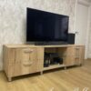 Стильная тумба под телевизор с отделами для роутера и проводов